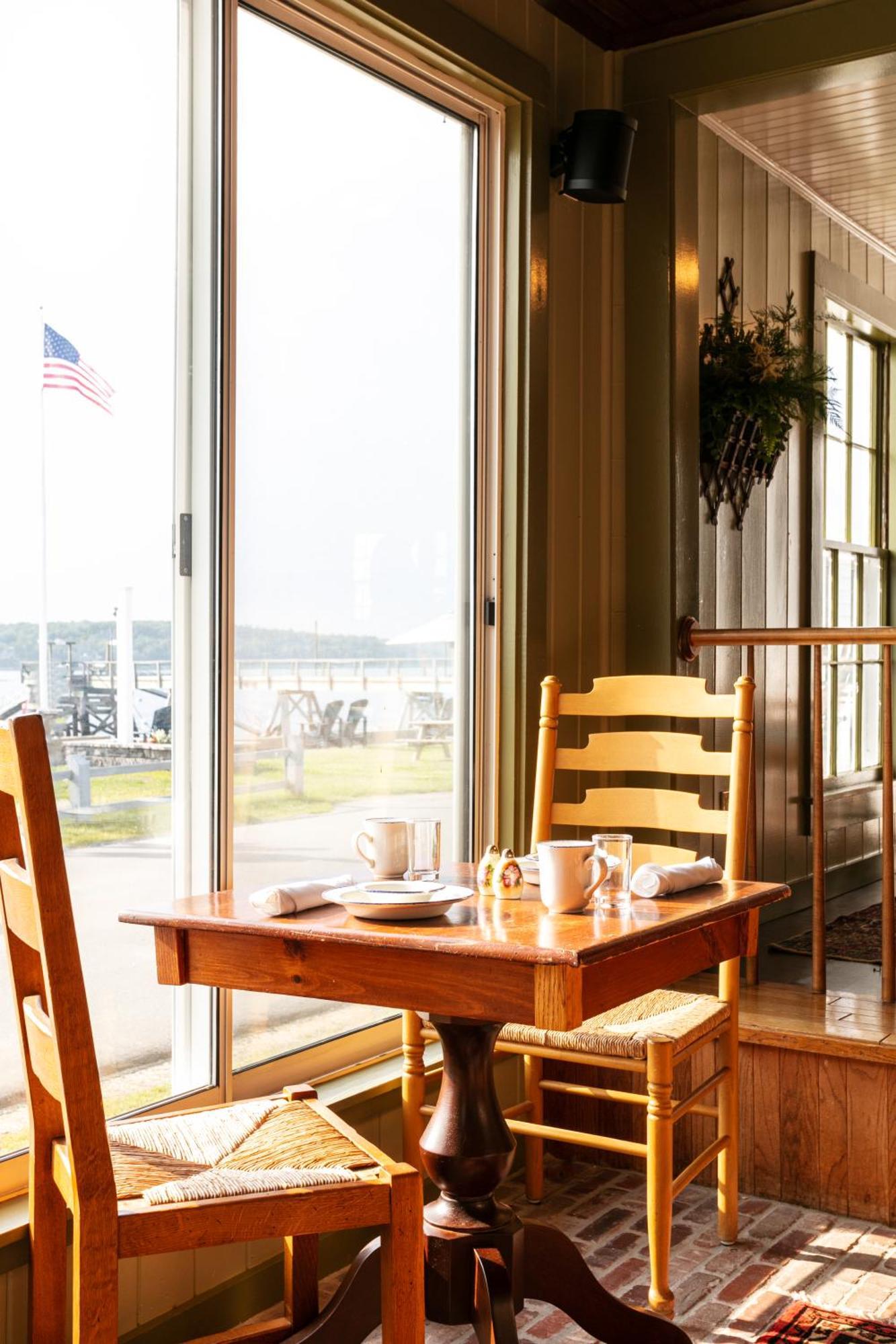 Bluebird Ocean Point Inn Экстерьер фото