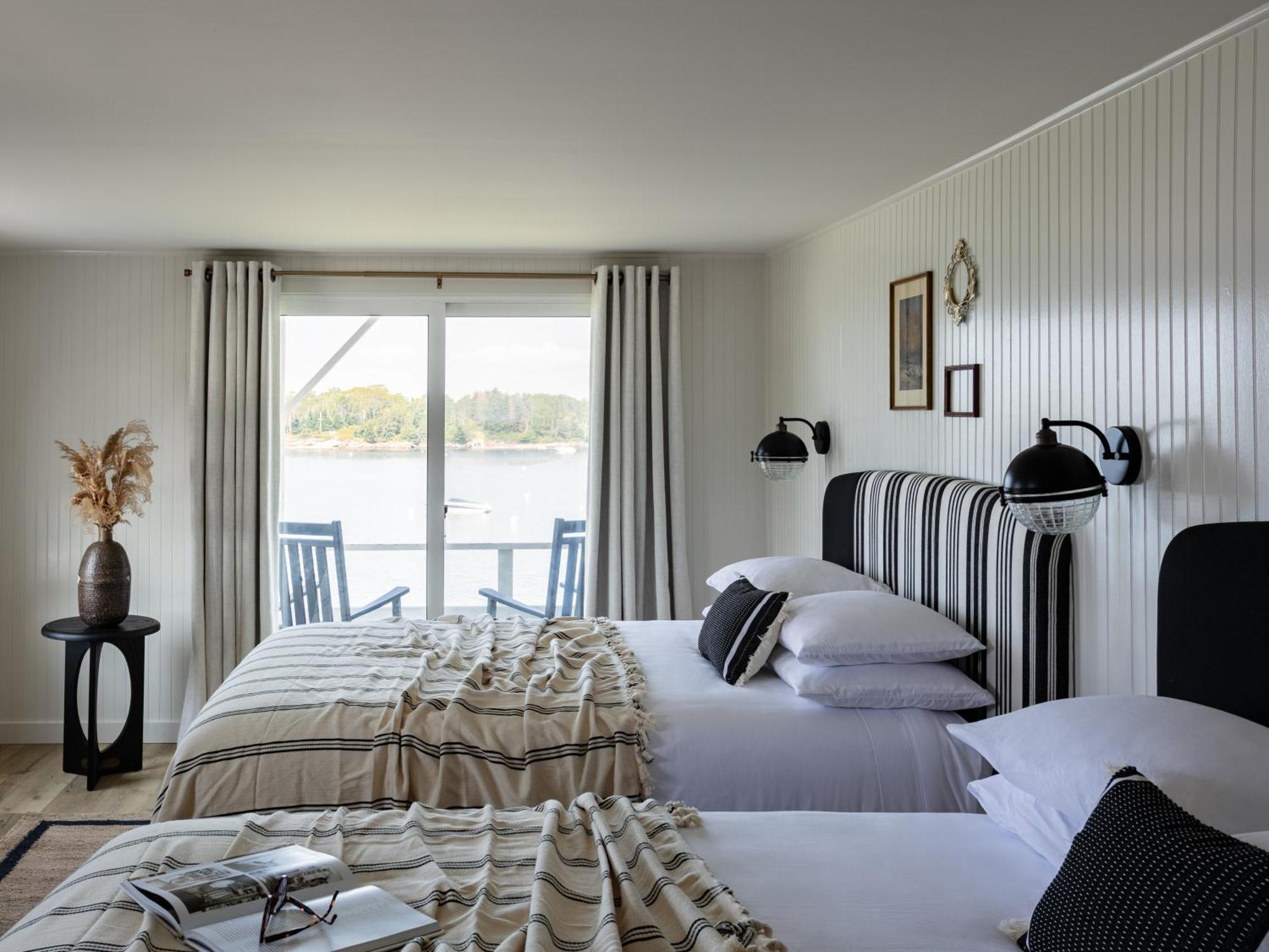 Bluebird Ocean Point Inn Экстерьер фото